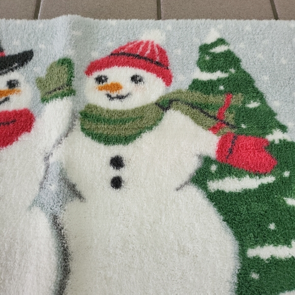 NWT St. Nicholas Square Snowmen Scenic Bathroom Rug 20" X 30" Christmas Winter - Picture 7 of 7
